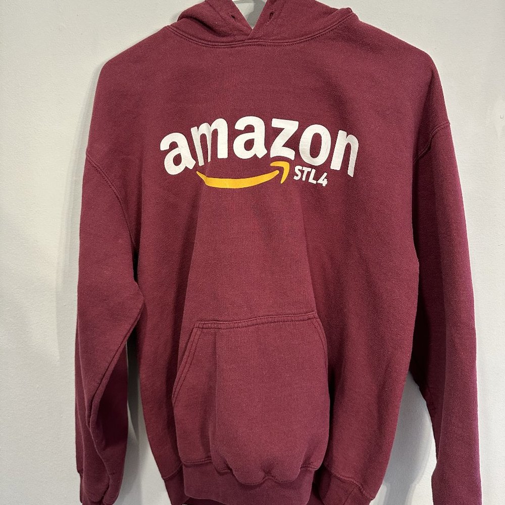 St. Louis Amazon Fulfilment Gildan Sweatshirt Maroon STL4 Size Medium